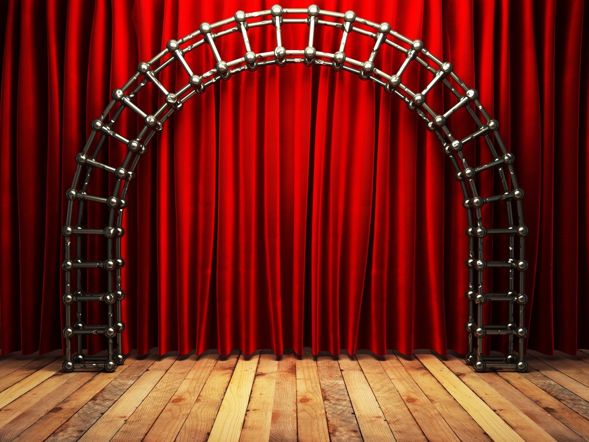 Telón de terciopelo rojo sobre el escenario